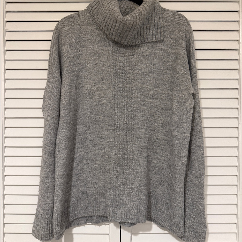 Banana Republic Heather Gray Turtleneck Sweater